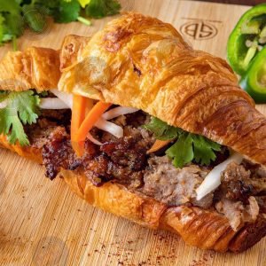 Croissant thịt nướng